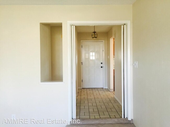 Building Photo - 3 br, 2 bath House - 3405 Mt. Everest Ave NE