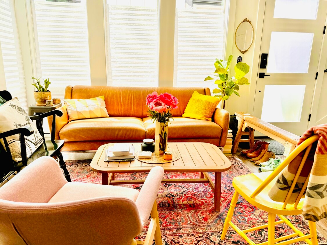 Living room - 4127 40th Ave SW