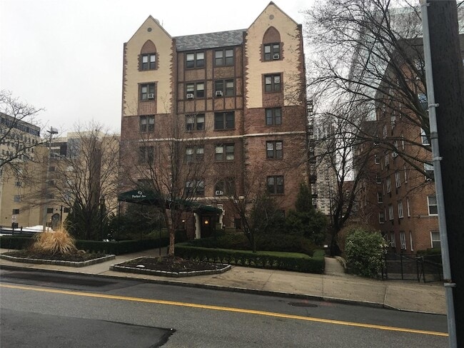 Foto del edificio - 42 Barker Ave