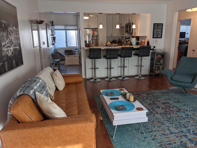 Foto del edificio - 800 N Eucalyptus Ave