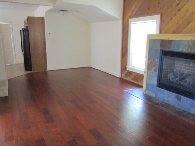 Building Photo - 438 High St