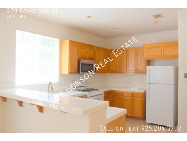 Building Photo - 329 Foxglove St