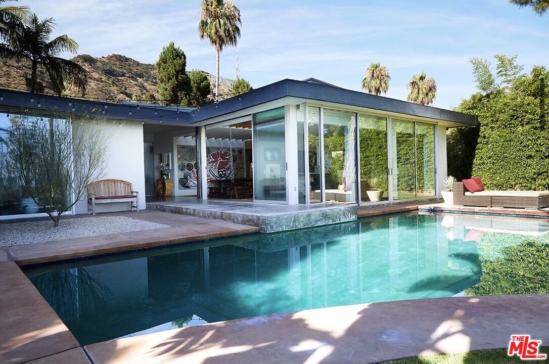 Primary Photo - 2613 Lake Hollywood Dr