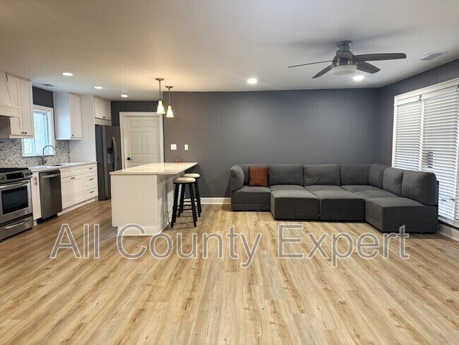 Foto del edificio - 261 Ridgewood Rd