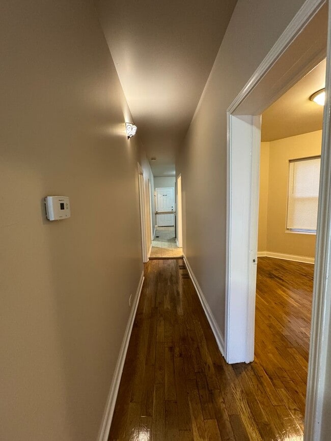 Building Photo - 4827 W Van Buren St