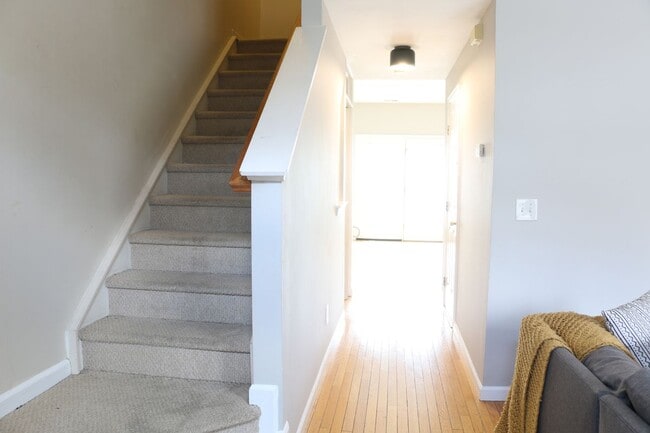 Building Photo - 10946 Garden Oaks Ln