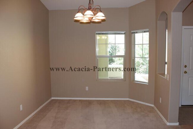 Building Photo - 3 Bedroom 2 Bathroom in Continental Ranch