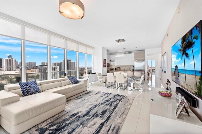 Building Photo - 2020 N Bayshore Dr