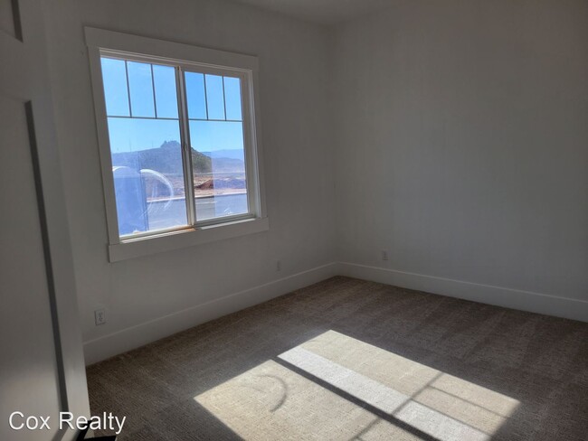 Building Photo - 5 br, 4 bath House - 927 E 4155 S