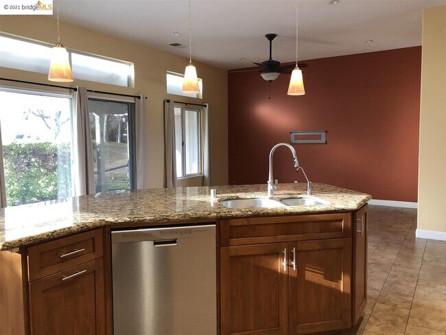 Building Photo - 275 Apple Hill Dr