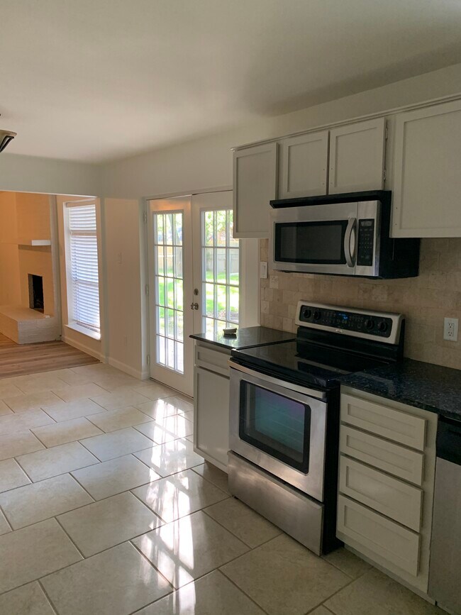 Foto del edificio - 9720 Leland Ln