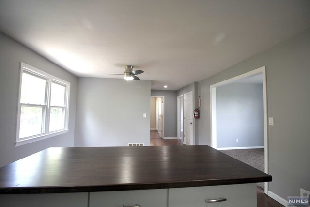 Building Photo - 401 Farnham Ave