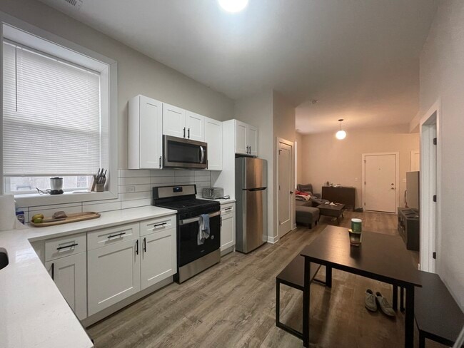 Building Photo - 3203 W Armitage Ave