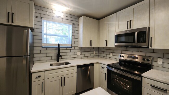 Building Photo - 803 Westwood Dr