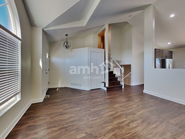 Building Photo - 5616 Marabou Way