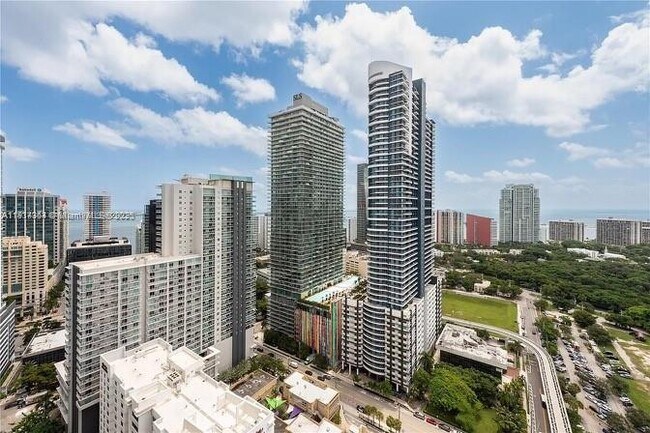 Foto del edificio - 79 SW 12th St