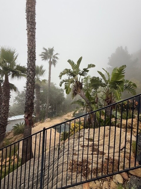 Foto del edificio - 24690 W Saddle Peak Rd