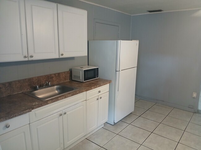 Foto del edificio - 2900 Sunshine Blvd