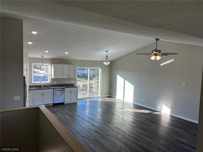 Foto del edificio - 18512 Salem St NW