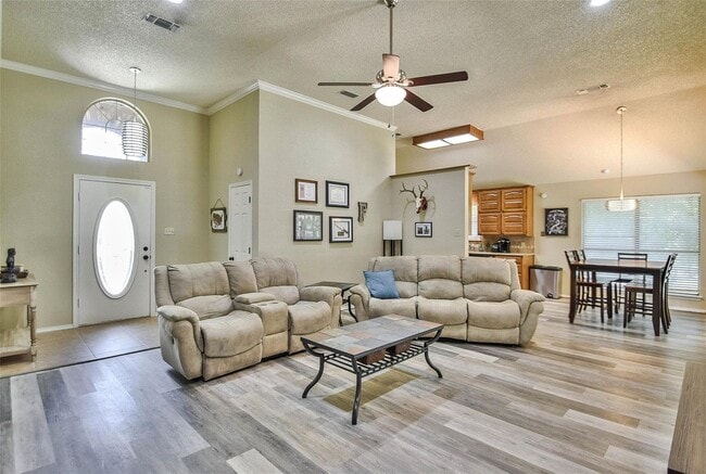 Building Photo - Move in special $500.00 off 1st full rent!...