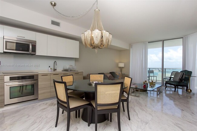 Foto del edificio - 1300 Brickell Bay Dr
