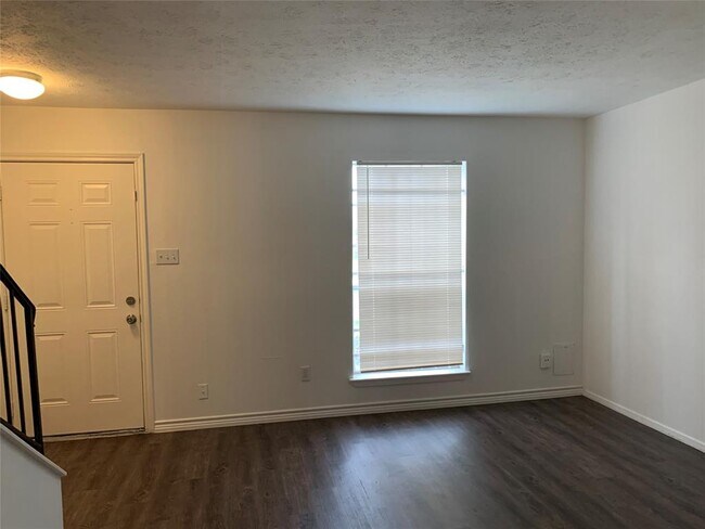 Building Photo - 7343 Chasewood Dr