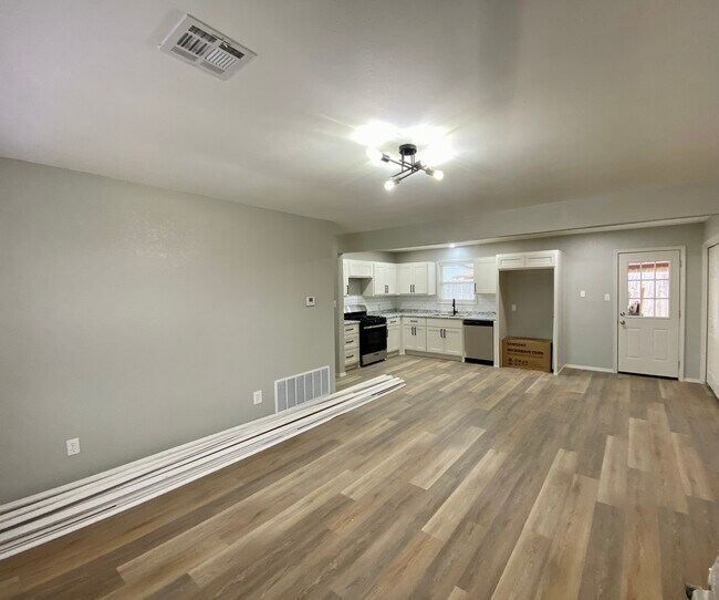 Building Photo - 704 East E Street