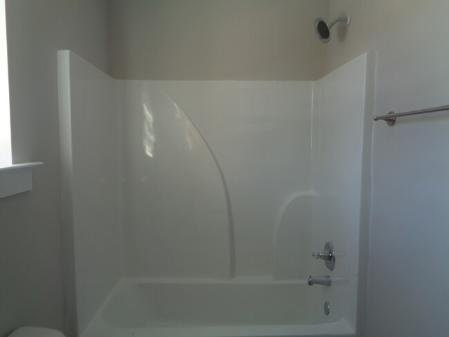 Building Photo - Townhome in Birmingham... Available to Vie...