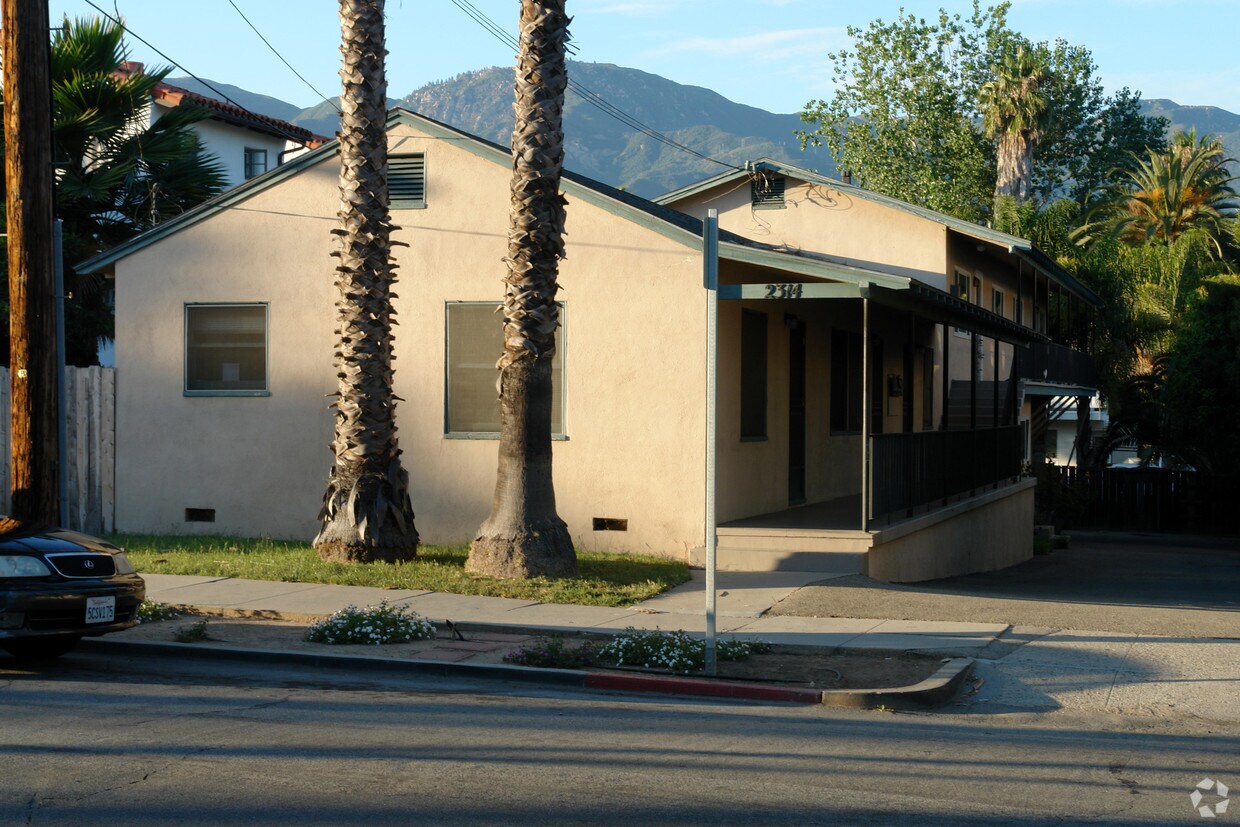Primary Photo - 2314 De La Vina St