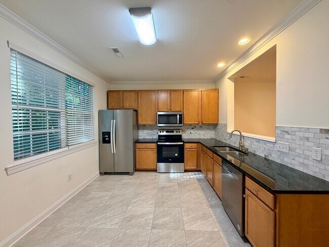 Foto del edificio - Beautiful Updated Townhouse located in Iredell County! 2BR/2.5BA Garage
