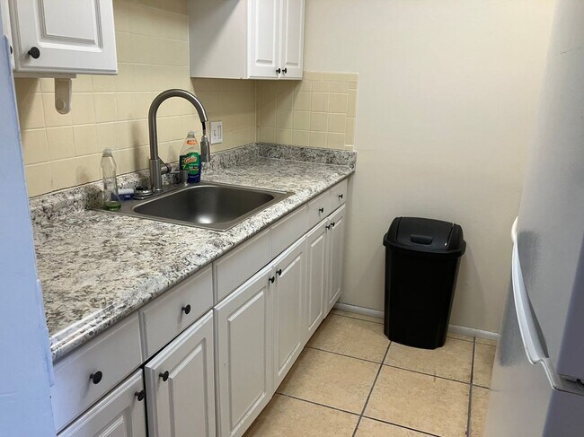 Foto del edificio - 4922 Elkner St