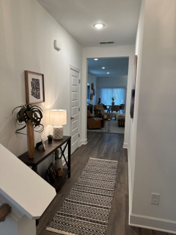 Building Photo - 2538 Elmcroft Ave
