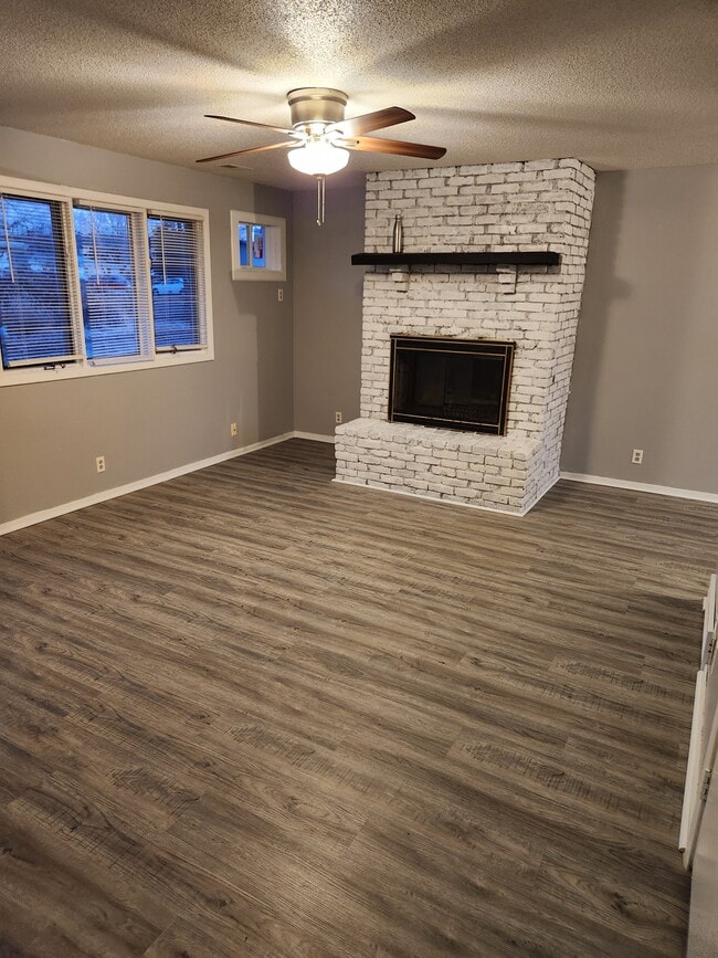 Building Photo - 127 B St