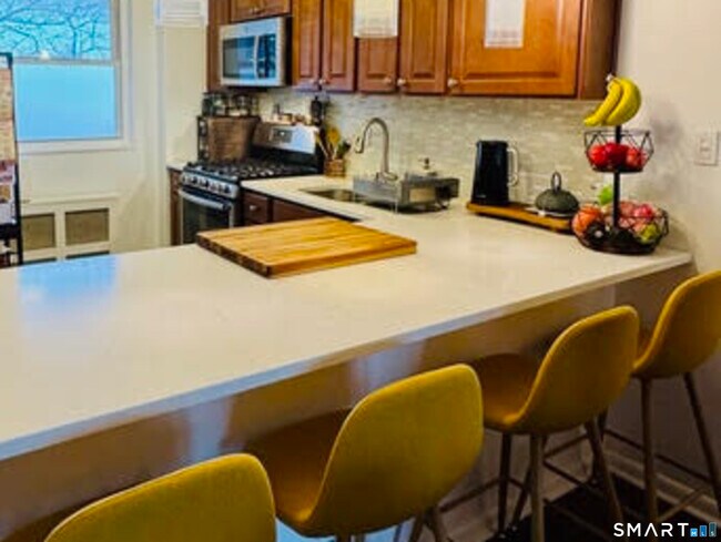 Foto del edificio - 91 Strawberry Hill Ave