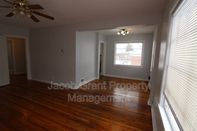 Foto del edificio - 370 E 18th St