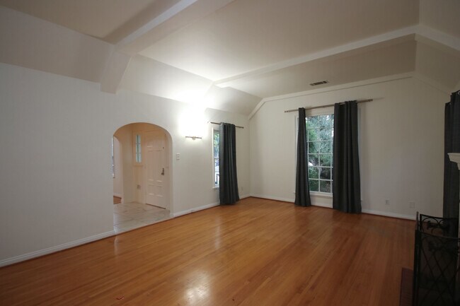 Foto del edificio - 412 N Campbell Ave