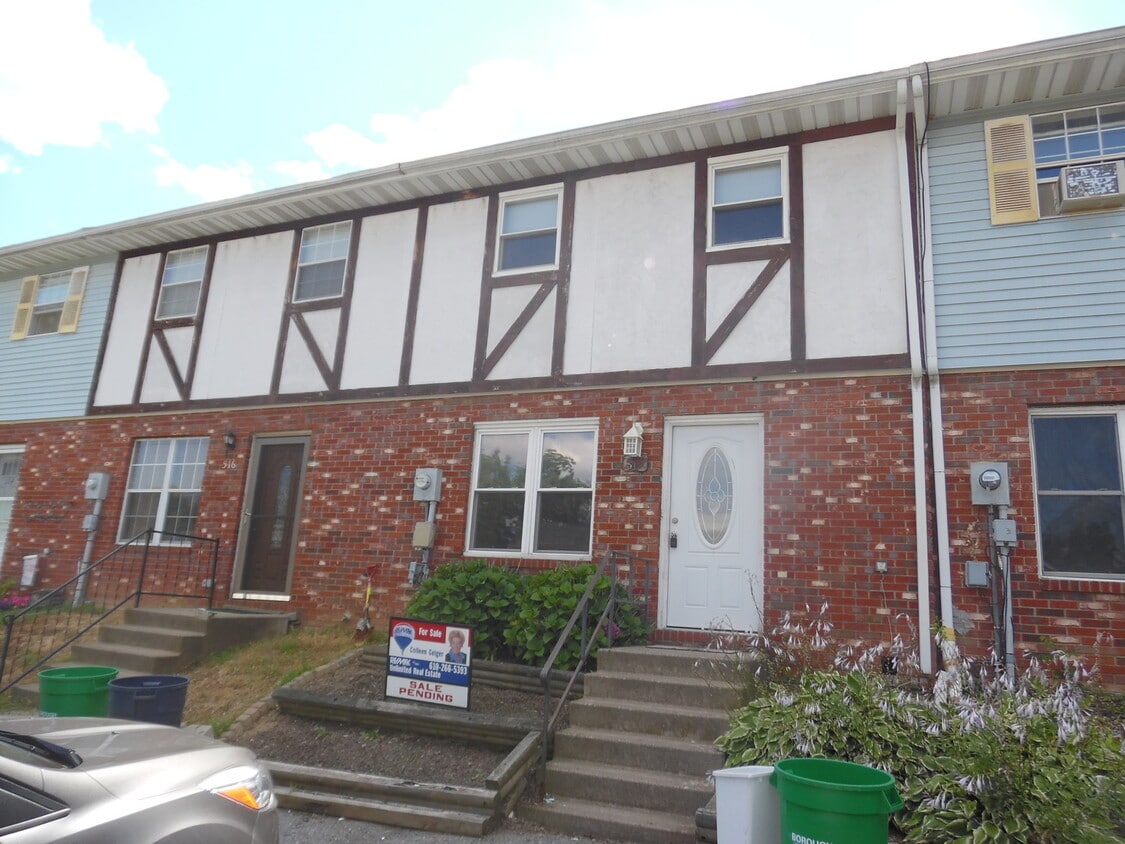 Primary Photo - 3BR Townhome - Northampton School District