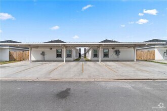 Building Photo - 11018 N 33rd Ln