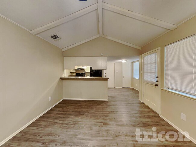 Building Photo - 13622 Oak Breeze