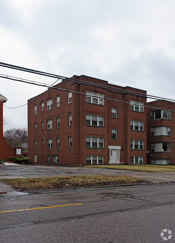 Primary Photo - 200 Portage Path