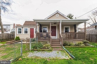 Building Photo - 415 Cresswell Rd