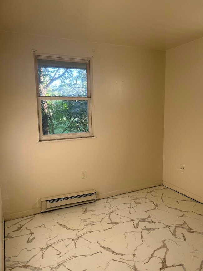 Building Photo - 132 Hollencamp Ave