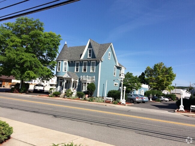 Building Photo - 1408 3rd Ave