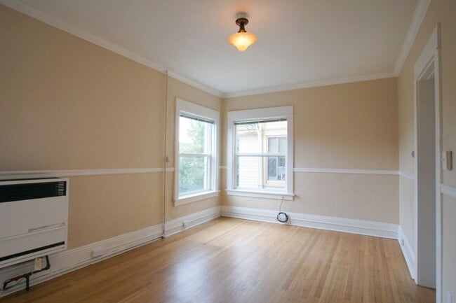 Building Photo - Buckman-Charming Corner Studio with Update...