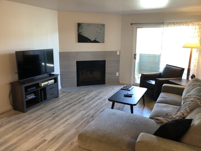 Building Photo - 4682 White Rock Cir