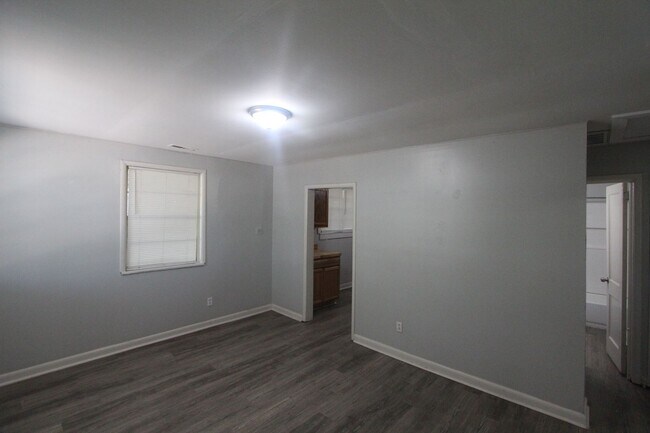 Foto del edificio - 1433 Rayfield Dr