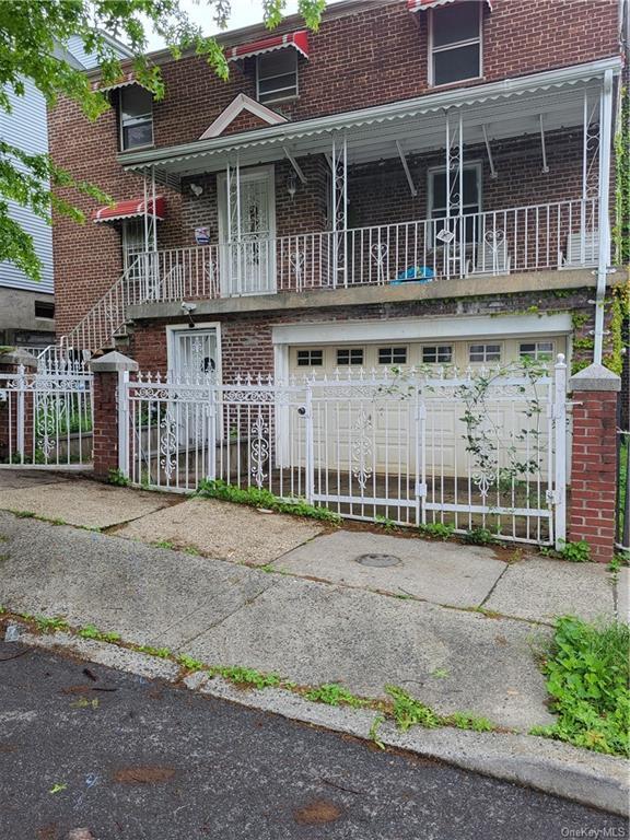 813 Cranford Ave Unit 1st Fl, The Bronx, NY 10470 Room for Rent in
