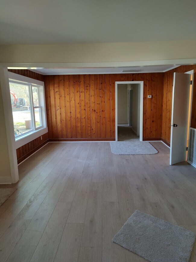 Foto del edificio - 409 Woodland Shores Rd