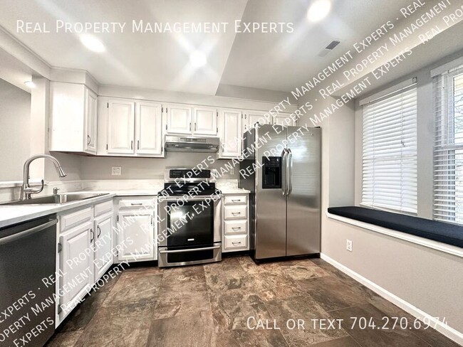 Foto del edificio - Beautiful 3BR/2.5BA townhouse in Charlotte!