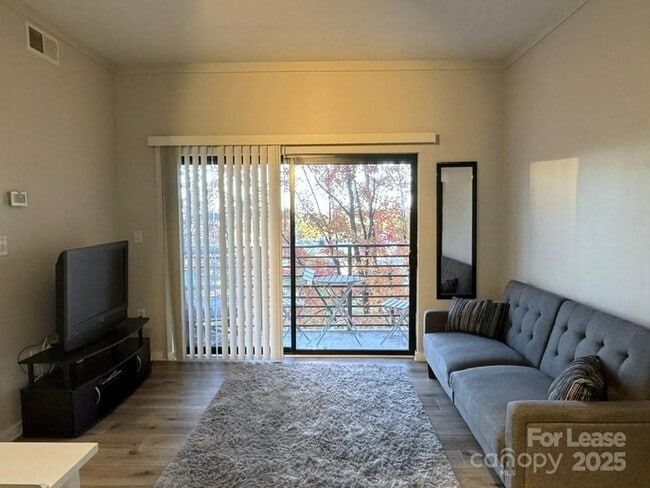 Building Photo - 715 N Church St